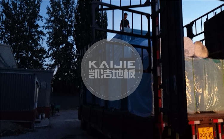 內(nèi)蒙古通遼體育館木地板項(xiàng)目發(fā)貨
