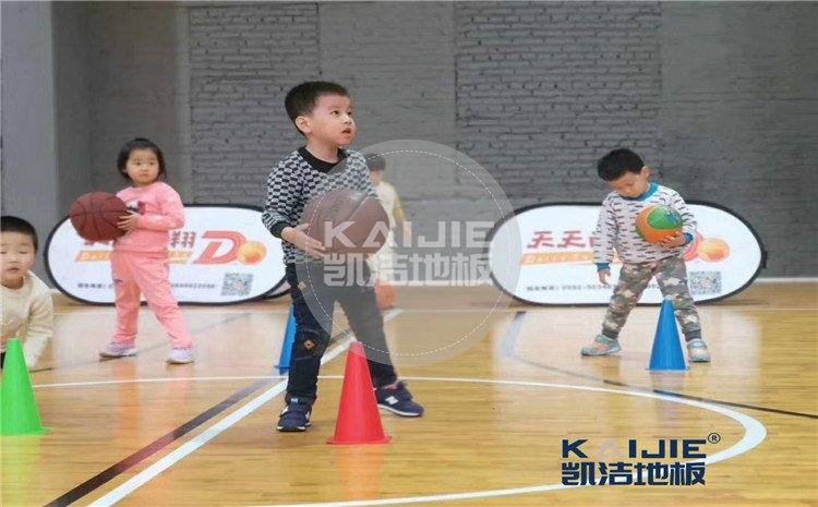 廈門華美空間運(yùn)動(dòng)木地板圖片