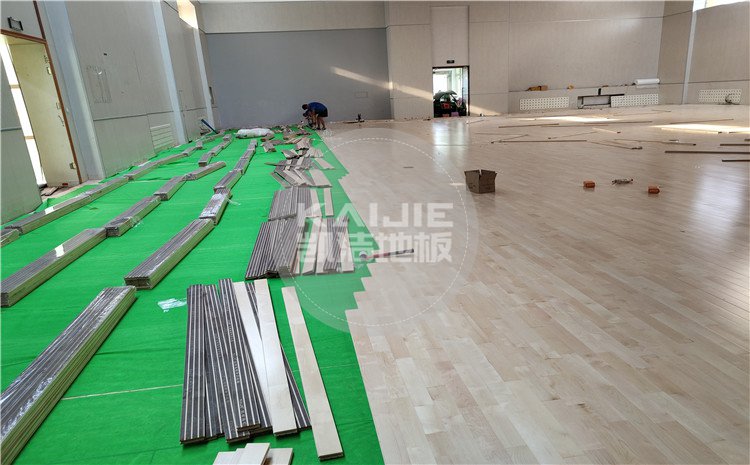 北京回龍觀育新學(xué)?；@球館木地板項(xiàng)目