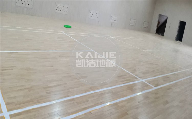 山西運城財經(jīng)學(xué)校羽毛球館木地板項目案例-凱潔籃球地板