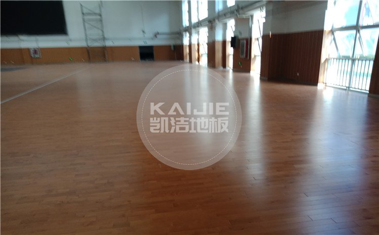 山東鄒城*一中學(xué)孟子湖校區(qū)學(xué)校體育館木地板項目——凱潔籃球地板