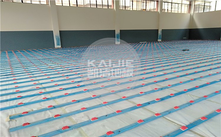 云南昆明五華區(qū)青少年宮籃球館木地板——?jiǎng)P潔籃球地板