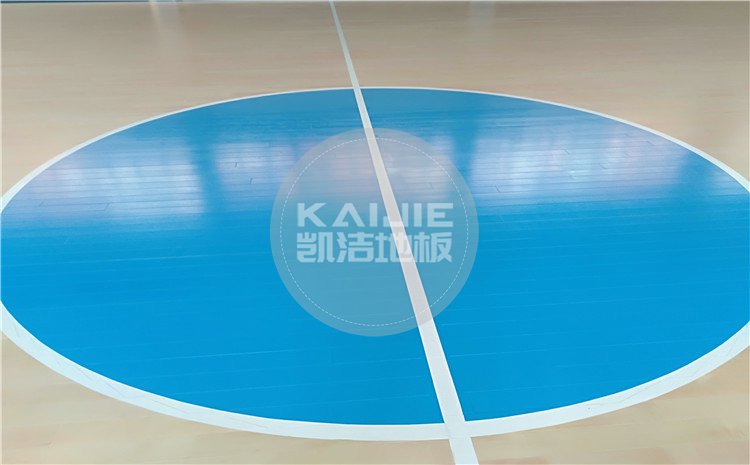 云南昆明五華區(qū)青少年宮籃球館木地板——?jiǎng)P潔籃球地板