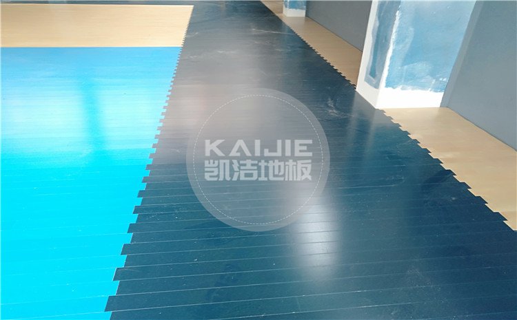 云南昆明五華區(qū)青少年宮籃球館木地板——?jiǎng)P潔籃球地板