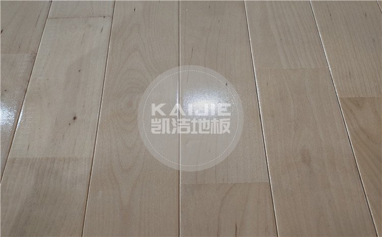 北京宏偉順通羽毛球館木地板——?jiǎng)P潔籃球地板