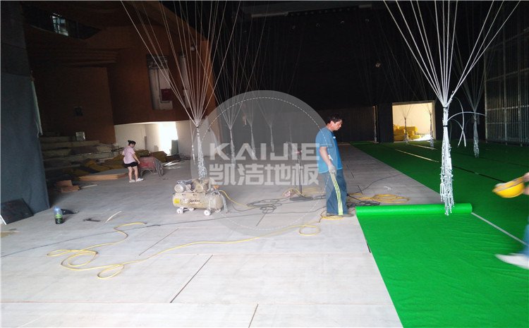 四川省樂山市沙灣區(qū)銅河廣場劇院舞臺木地板案例—凱潔籃球木地板廠家