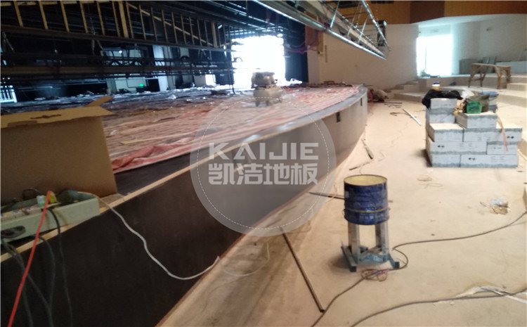 四川省樂山市沙灣區(qū)銅河廣場劇院舞臺木地板案例—凱潔籃球木地板廠家
