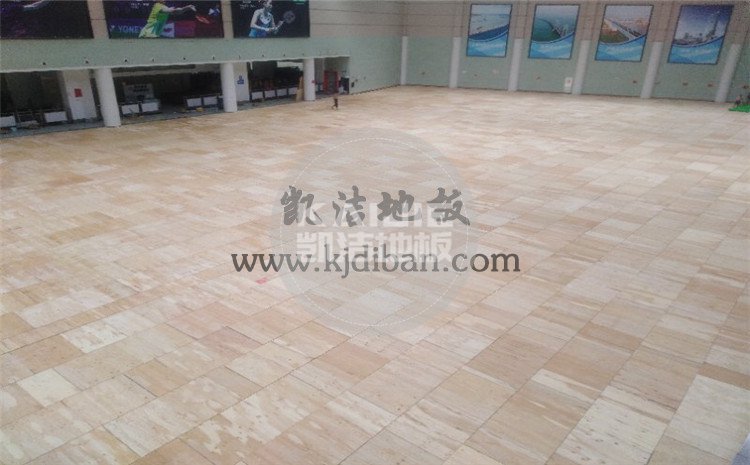 湖北武漢體育中心運(yùn)動(dòng)木地板項(xiàng)目-凱潔籃球木地板廠家