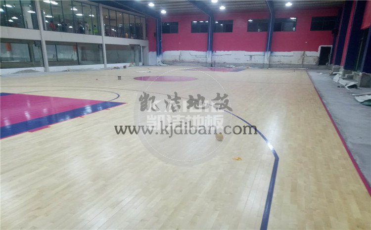 湖北武漢體育中心運(yùn)動(dòng)木地板項(xiàng)目-凱潔籃球木地板廠家