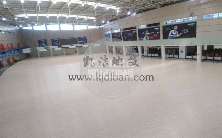 湖北武漢體育中心運(yùn)動(dòng)木地板項(xiàng)目-凱潔籃球木地板廠家