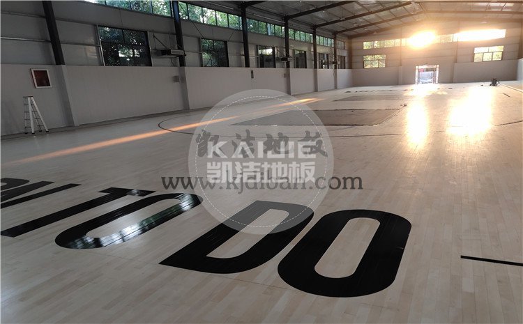 山東蘭陵代村LA動(dòng)力籃球館木地板項(xiàng)目-凱潔籃球木地板廠家