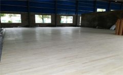 <b>體育場(chǎng)館木地板安裝前怎么做好自流平</b>-凱潔地板