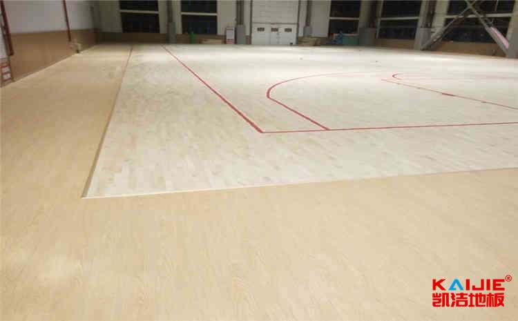 楓樺木運(yùn)動(dòng)籃球地板造價(jià)是的多少？