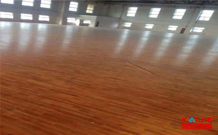 運(yùn)動(dòng)木地板購買注意事項(xiàng)——?jiǎng)P潔地板