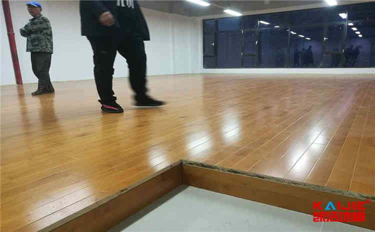 **的舞臺(tái)實(shí)木地板怎么保養(yǎng)？