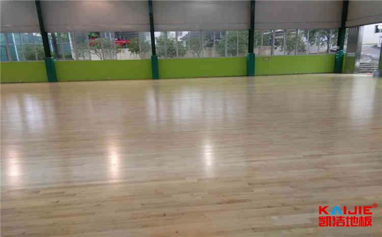 貴陽(yáng)楓樺木籃球地板一般多少錢