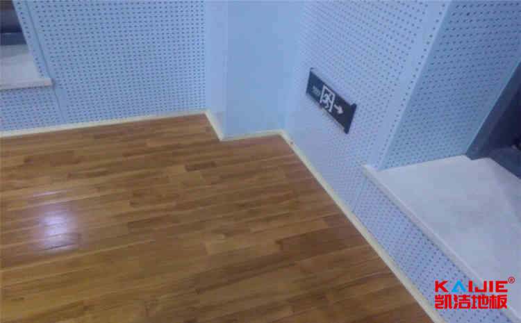 專用籃球地板價(jià)格是多少