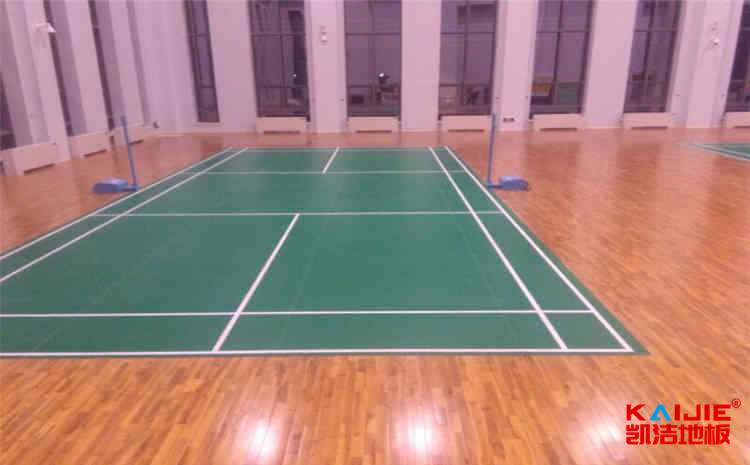 學?；@球場木地板怎么選