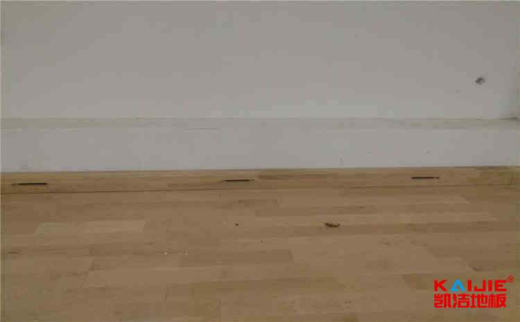 松木舞臺(tái)運(yùn)動(dòng)木地板價(jià)格是多少錢(qián)？-凱潔地板