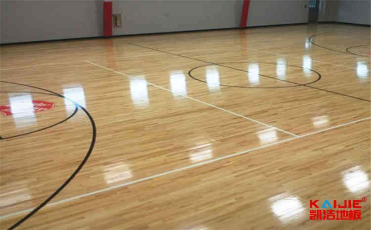 五角楓實(shí)木運(yùn)動地板怎么維修？（鹽城實(shí)木運(yùn)動木地板施工方案）-凱潔地板