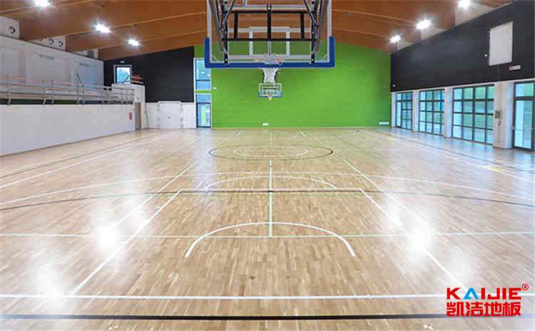 一個(gè)地板籃球場(chǎng)得多少錢