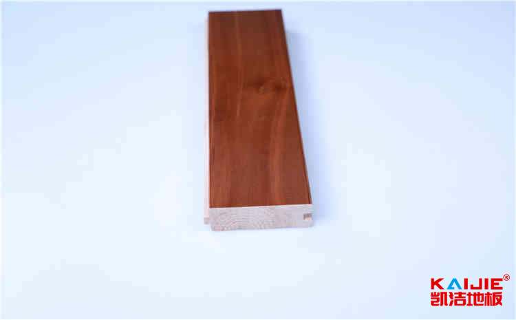 實(shí)木運(yùn)動(dòng)地板出現(xiàn)色差是什么原因——?jiǎng)P潔地板