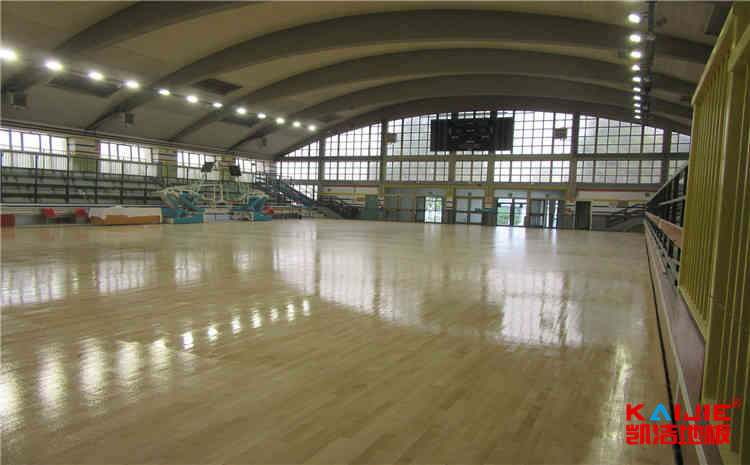 五角楓籃球運動地板批發(fā)價格