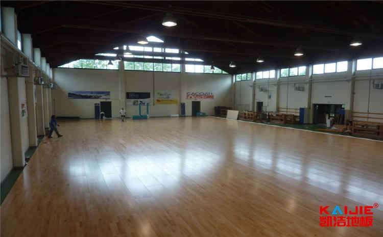 學(xué)校風(fēng)雨操場運(yùn)動地板怎么保養(yǎng)？-凱潔地板