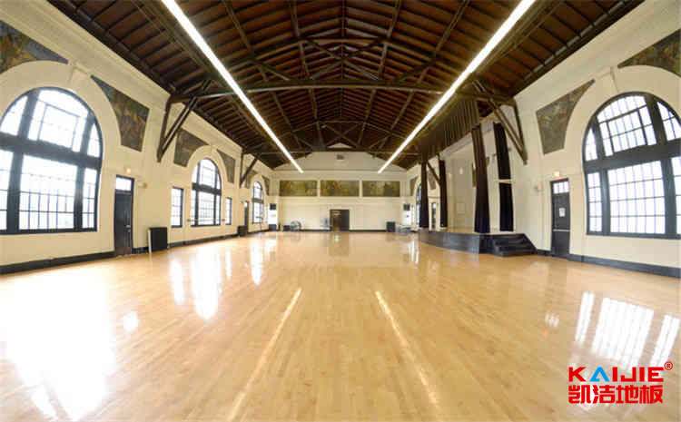 楓樺木舞臺(tái)實(shí)木地板怎么保養(yǎng)？