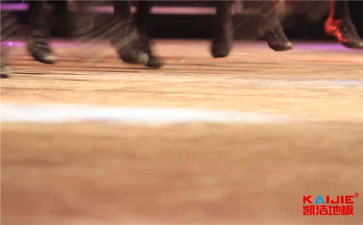 楓木排球館木地板怎么翻新？