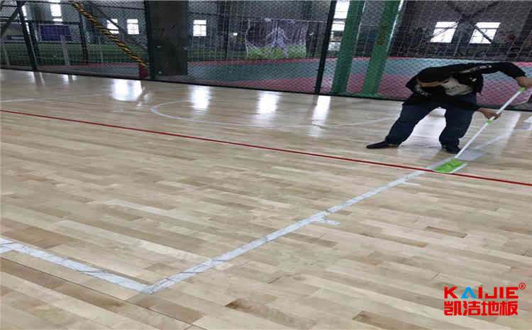 學(xué)?；@球場實(shí)木地板廠家報(bào)價(jià)表（籃球地板品牌）-凱潔地板