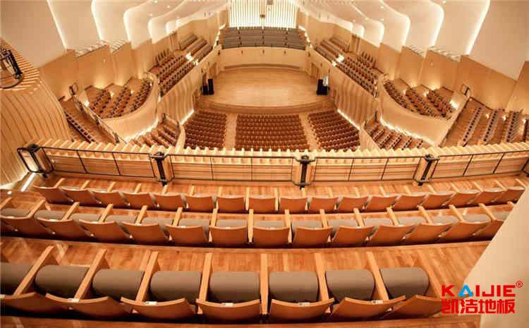 學(xué)?；@球場(chǎng)實(shí)木地板造價(jià)是的多少？（邵陽(yáng)籃球場(chǎng)實(shí)木運(yùn)動(dòng)木地板）-凱潔地板