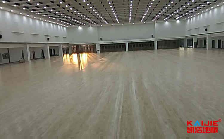 學(xué)?；@球場(chǎng)木地板哪家公司好