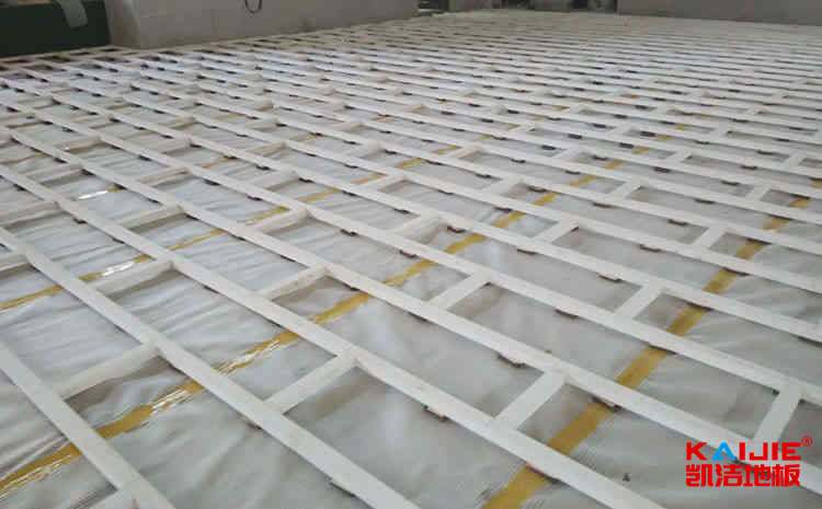 體育館使用實(shí)木運(yùn)動(dòng)地板有多少優(yōu)勢(shì)——體育運(yùn)動(dòng)地板