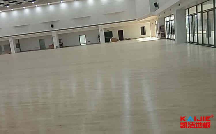 橡膠木體育木地板一般多少錢？-凱潔地板