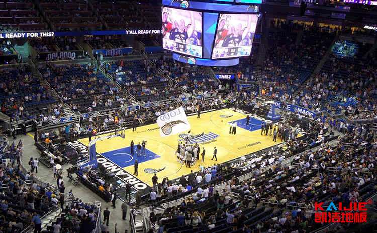 楓樺木體育館實(shí)木地板廠家哪家好？