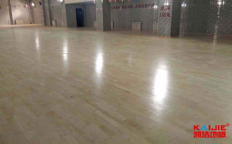 為什么體育場(chǎng)館運(yùn)動(dòng)木地板價(jià)格貴