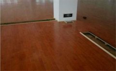 體育館木地板出現(xiàn)了問(wèn)題該怎么辦-體育館木地板