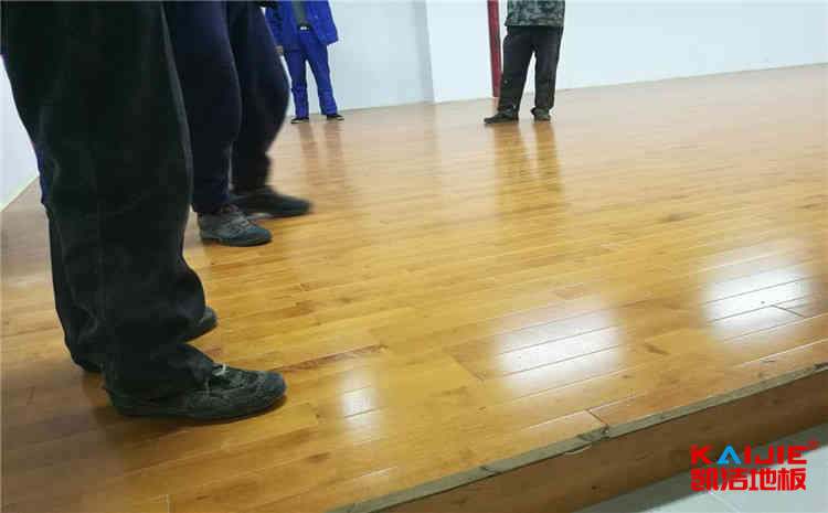 專用籃球比賽場館使用什么材質(zhì)籃球木地板